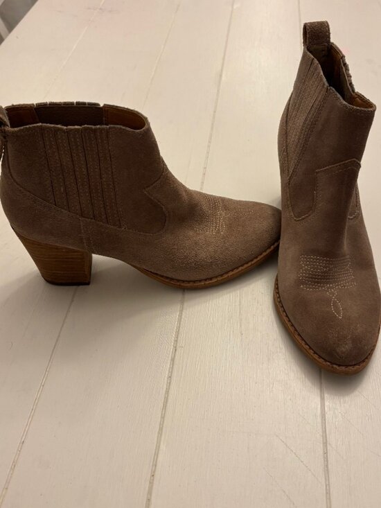 Dolce Vita Shoes - Dolce Vita Taupe Suede Chelsea Western Booties Size 8